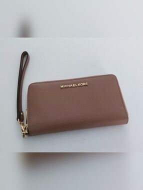 Michael Kors Taupe Saffiano Zip Wristlet. Pre-owned. Great Condition.